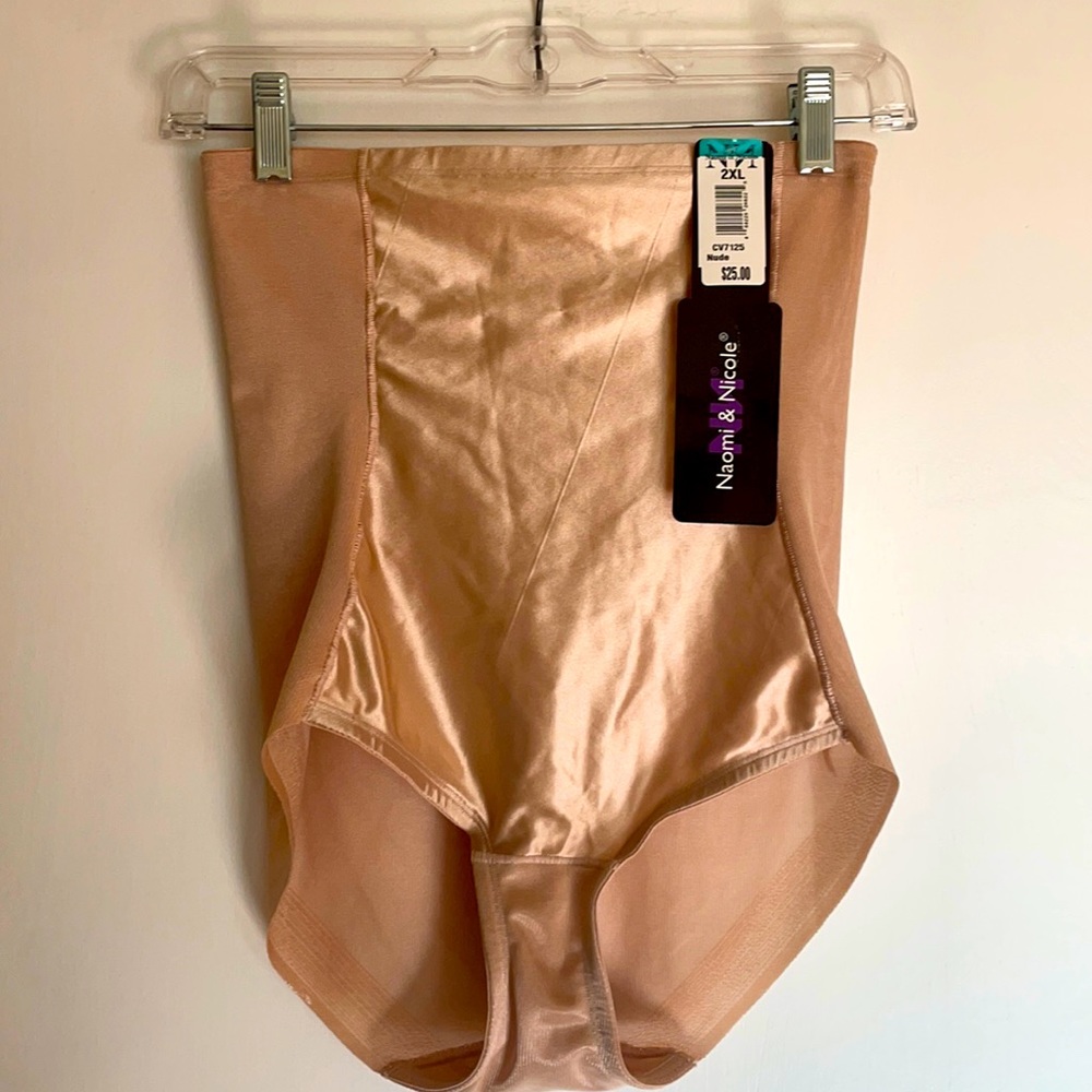 Underwear shape wear. Shorts in nude